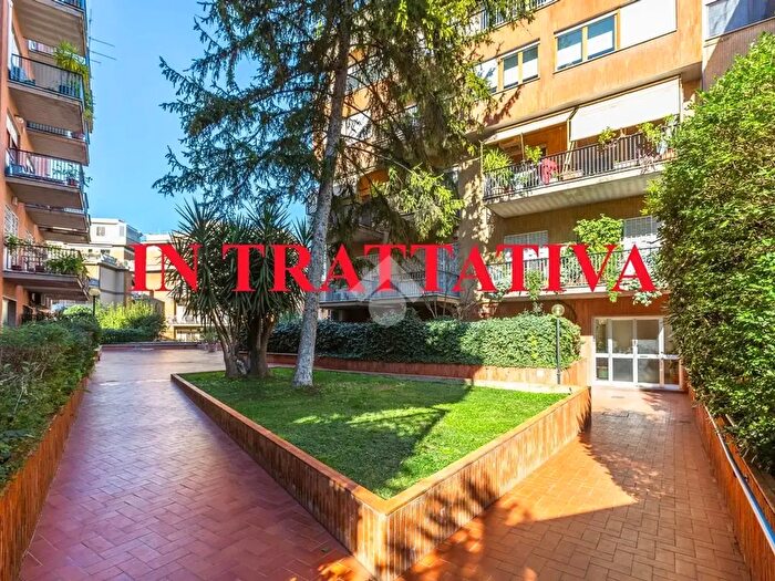 Appartamento con 7 locali in vendita in Via Nostra Signora di Lourdes, Roma