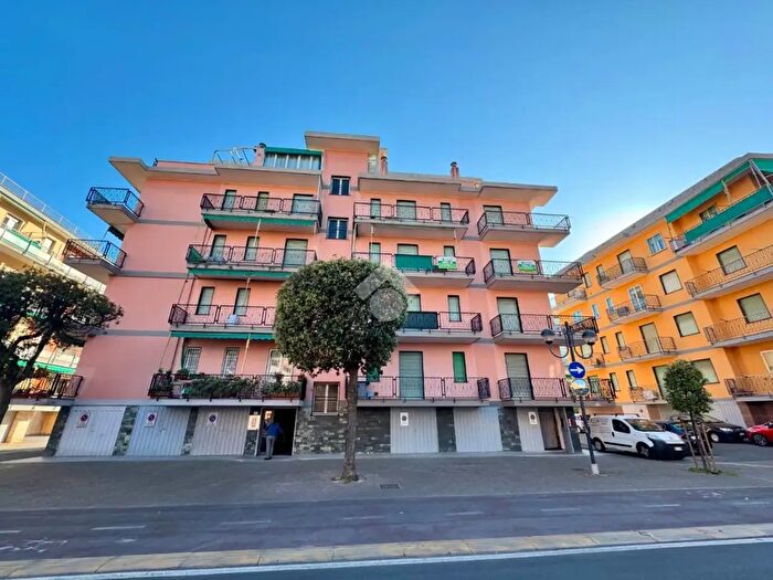 Appartamento bilocale in vendita in Via Giardini, Borghetto Santo Spirito