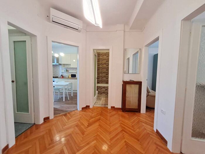 Appartamento trilocale in affitto in Largo Ugo Mioni, Settefontane, Trieste