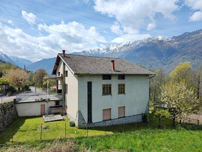 Casa con 5 locali in vendita in Malonno