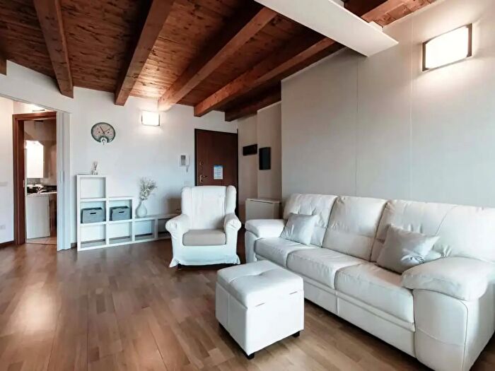 Appartamento monolocale in affitto in Via della Conciliazione, Como