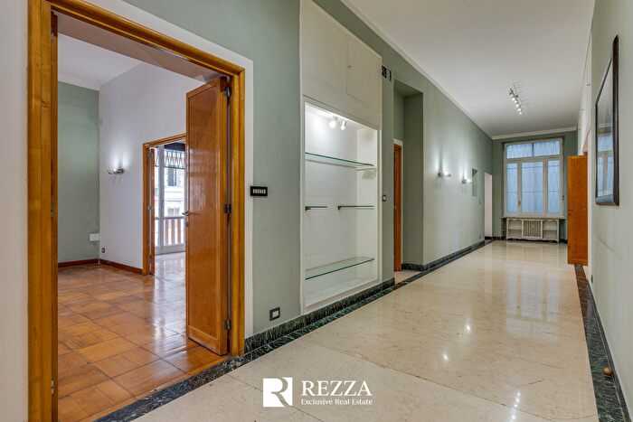 Casa con 8 locali in vendita in Via Oglio Roma Rm Italia, Roma