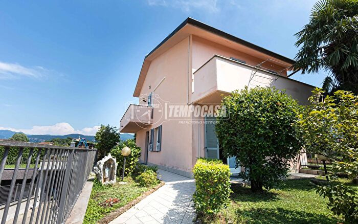 Appartamento quadrilocale in vendita in Via Papa Giovanni XXIII, Molteno