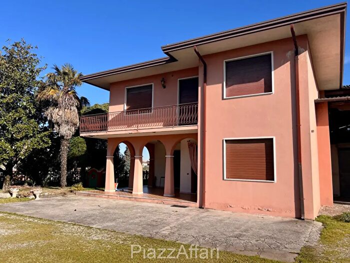 Casa con 8 locali in vendita in Via San Marco, Codevigo