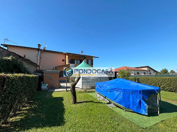 Casa bilocale in vendita in Via Alteta, Massa