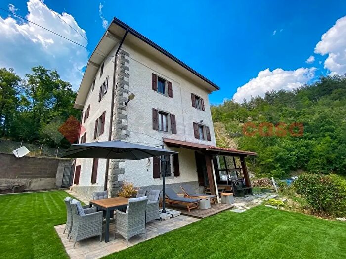 Casa con 5 locali in vendita in Villa Minozzo