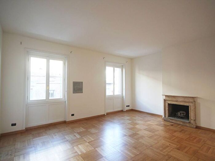 Appartamento quadrilocale in affitto in Via San Damiano, San Babila, Milano