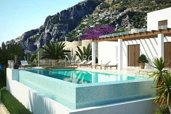 Casa con 6 locali in vendita in Sanremo