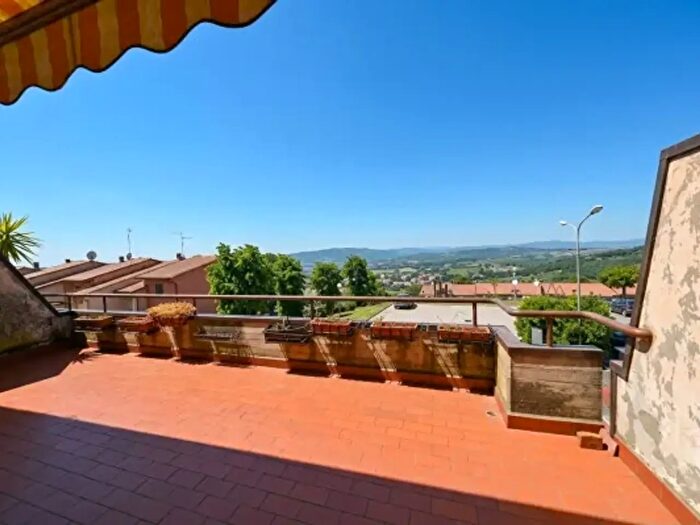 Casa quadrilocale in vendita in Via del Castelnovo, Lucignano