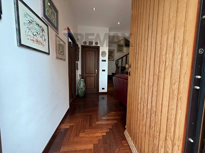 Appartamento con 6 locali in vendita in Via Fontanassa b, Savona