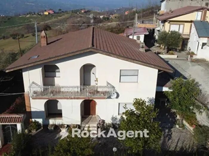 Casa con 6 locali in vendita in Contrada Feudo da Sole, Basciano