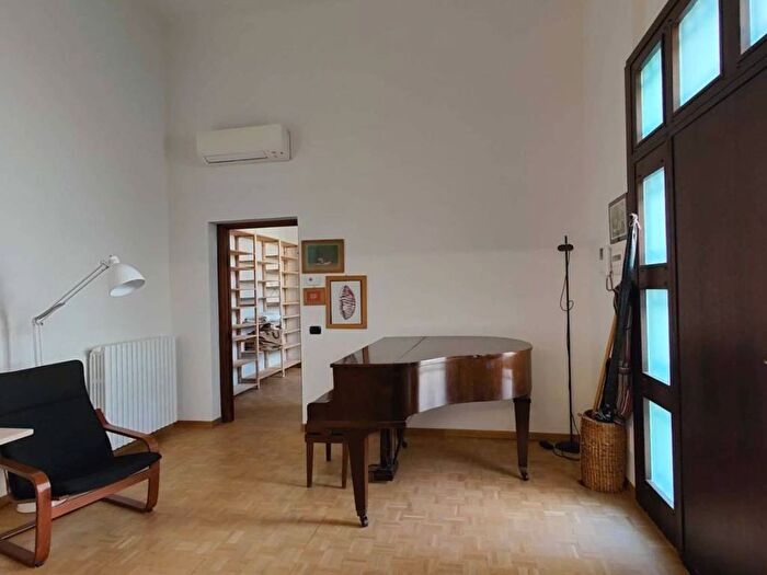 Appartamento trilocale in affitto in Via Luigi Settembrini, Buenos Aires, Milano