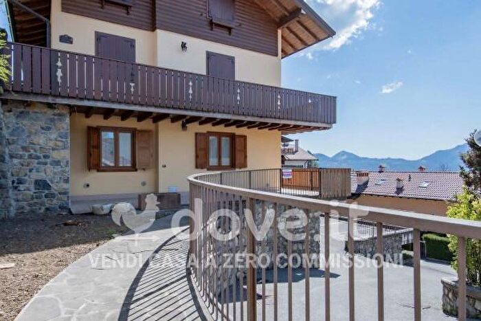 Appartamento trilocale in vendita in Via Aldo Moro, Costa Di Serina