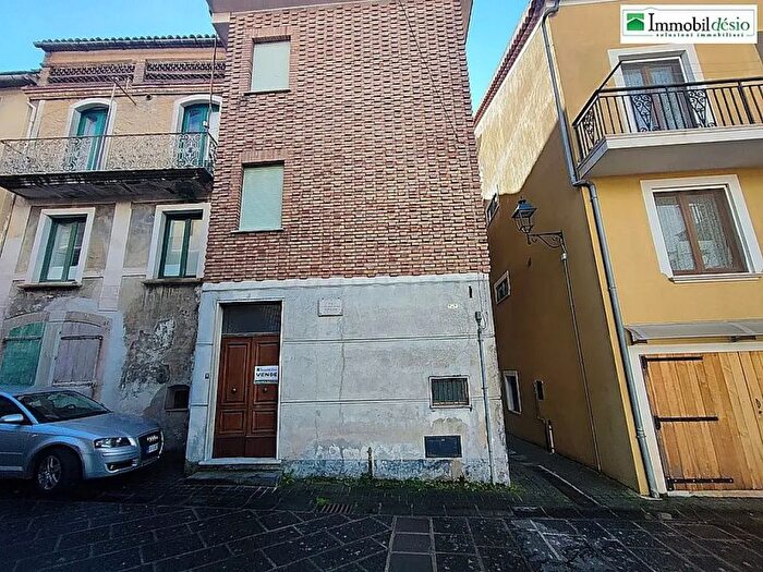 Casa con 6 locali in vendita in Via dei Malavolta Snc Teggiano, Teggiano