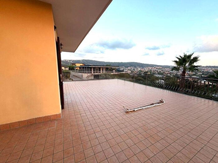 Appartamento quadrilocale in affitto in Via Trefole, Quarto