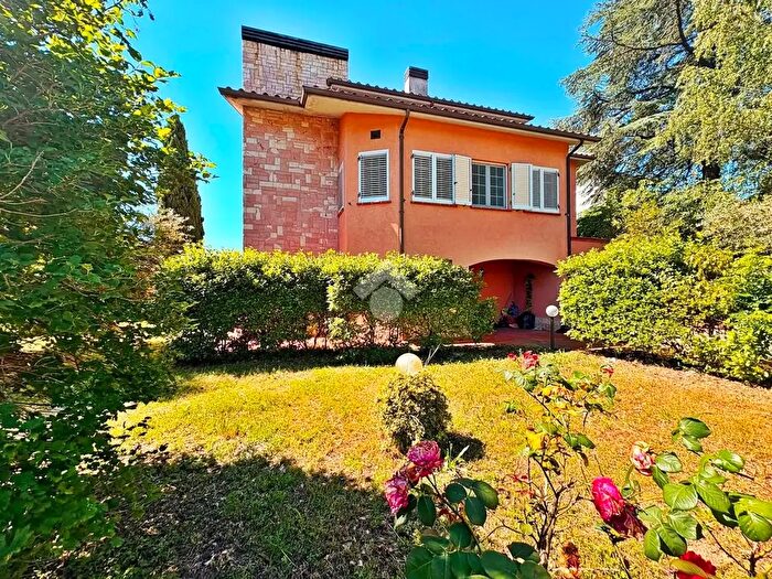 Casa con 10 locali in vendita in Località San Pellegrino, Gualdo Tadino