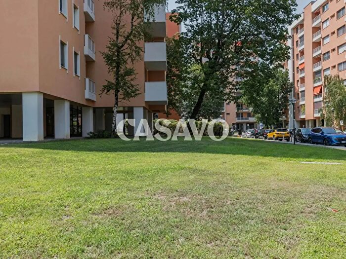 Appartamento con 5 locali in vendita in Via Sporting Mirasole, Opera