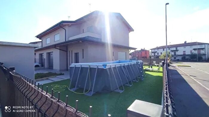 Casa quadrilocale in vendita in Fornovo San Giovanni