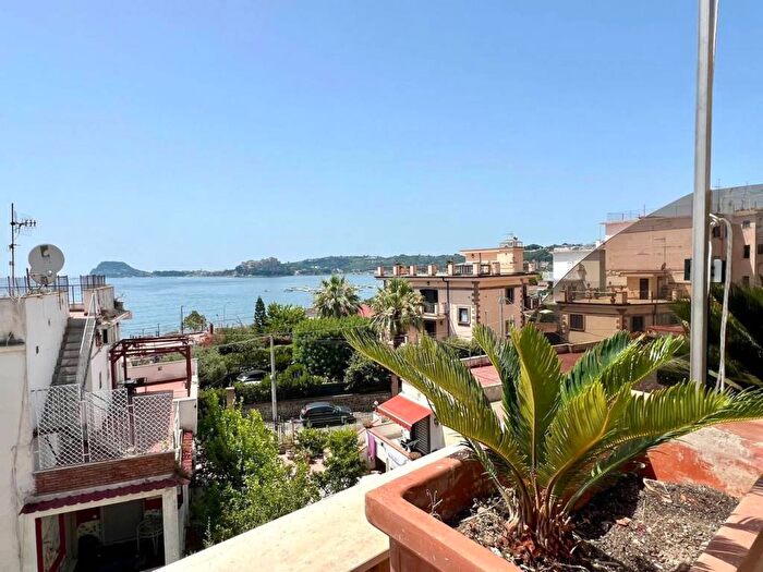 Appartamento bilocale in affitto in via camilla, Lucrino, Pozzuoli