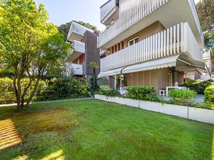 Casa con 6 locali in vendita in Viale Due Giugno, Cervia