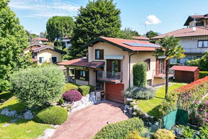 Casa con 6 locali in vendita in Via Monte Grappa, Besozzo