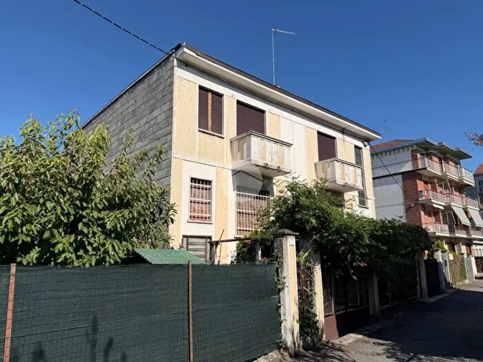 Appartamento con 5 locali in vendita in Via Bezzecca, San Mauro Torinese