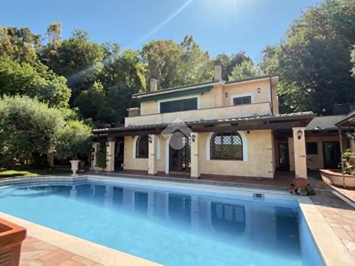 Casa con 7 locali in vendita in Via della Bilancia, Morlupo
