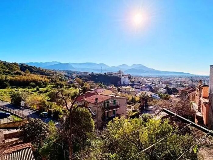 Appartamento quadrilocale in vendita in Piazza Cimalonga, Scalea