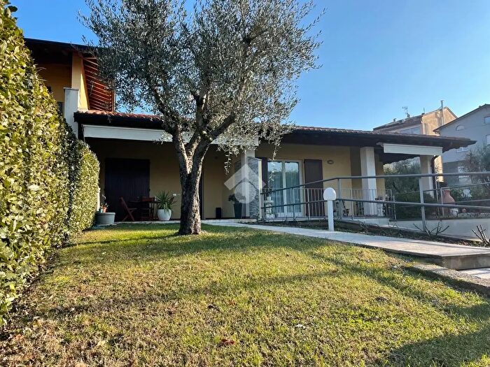 Appartamento bilocale in affitto in Via Carlo Alberto, Moniga Del Garda