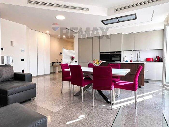 Appartamento quadrilocale in vendita in Via Mattia Preti d, Napoli