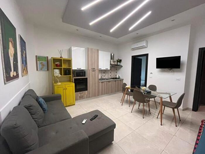 Appartamento trilocale in affitto in Via Genova, Catanzaro