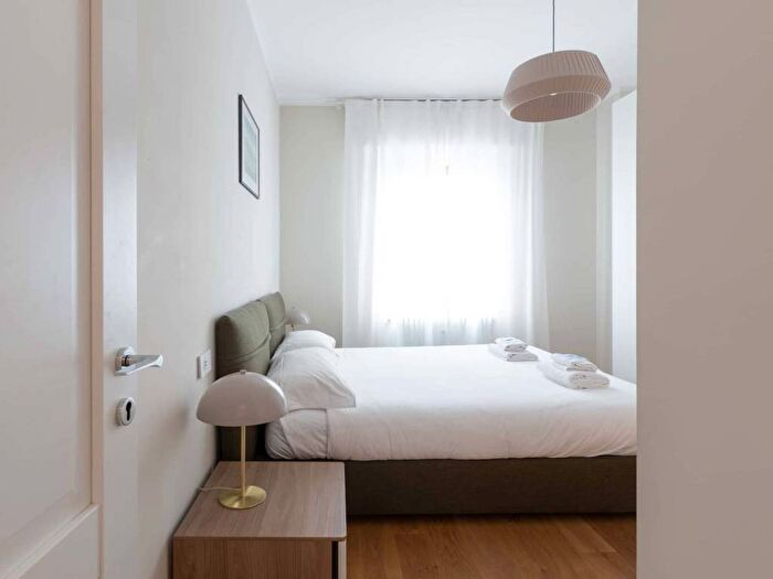 Appartamento trilocale in affitto in Viale Certosa, Certosa, Milano