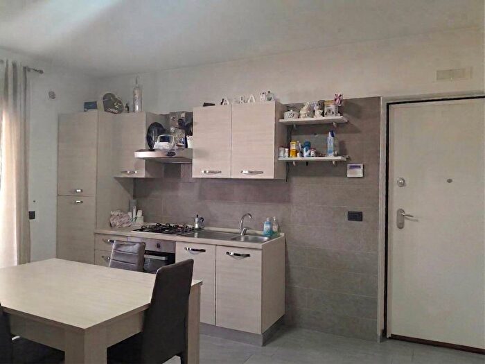Appartamento trilocale in affitto in Via Napoli, Centro, Volla