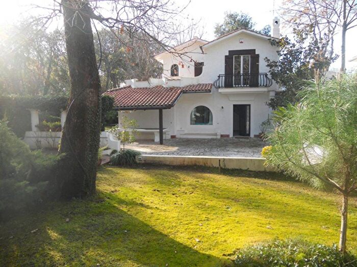 Casa con 6 locali in affitto in Viale delle Querce, Selva Piana Baia Dargento, Sabaudia