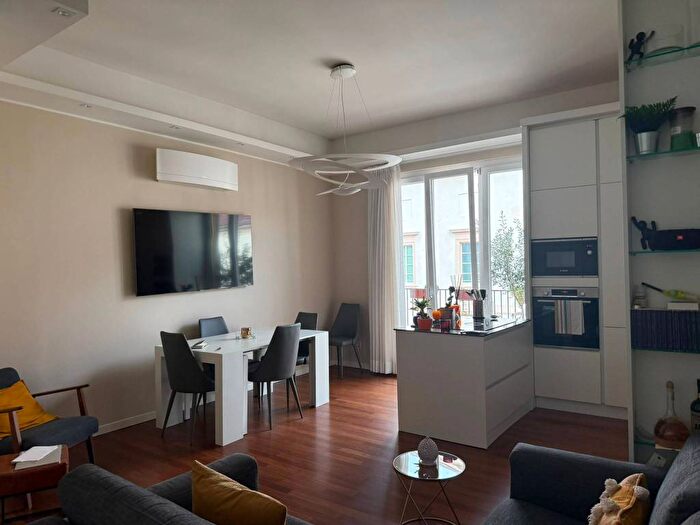 Appartamento quadrilocale in affitto in Via Santa Valeria, Sant'Ambrogio, Milano