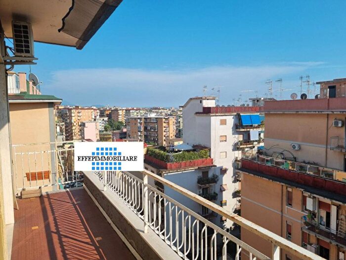 Appartamento trilocale in affitto in Via Gabriele Jannelli, Rione Alto, Napoli