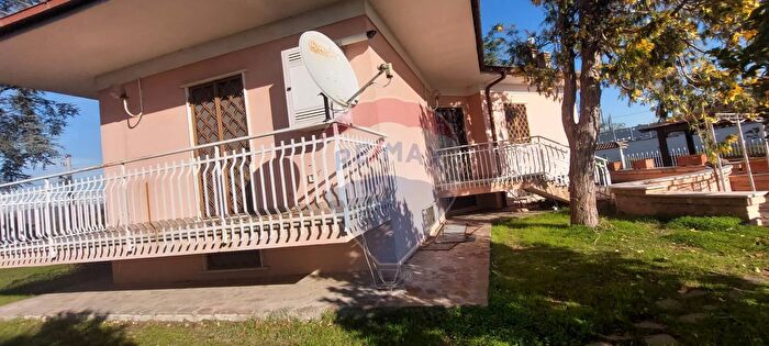 Casa con 7 locali in vendita in Sessa Aurunca