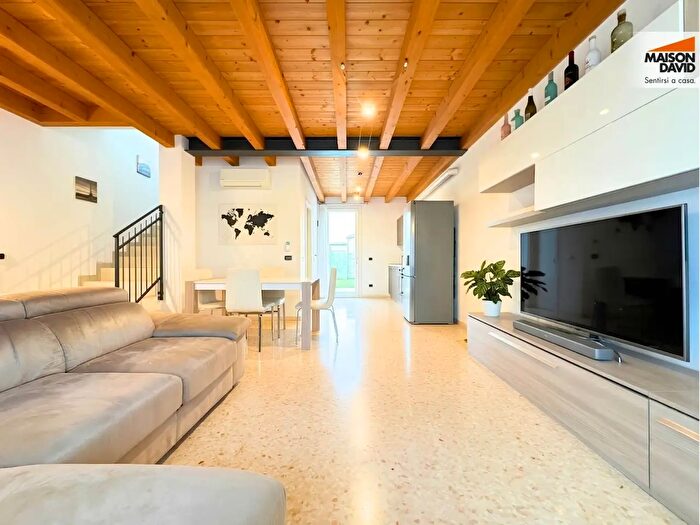 Casa quadrilocale in vendita in Via Grumo, Isola Vicentina