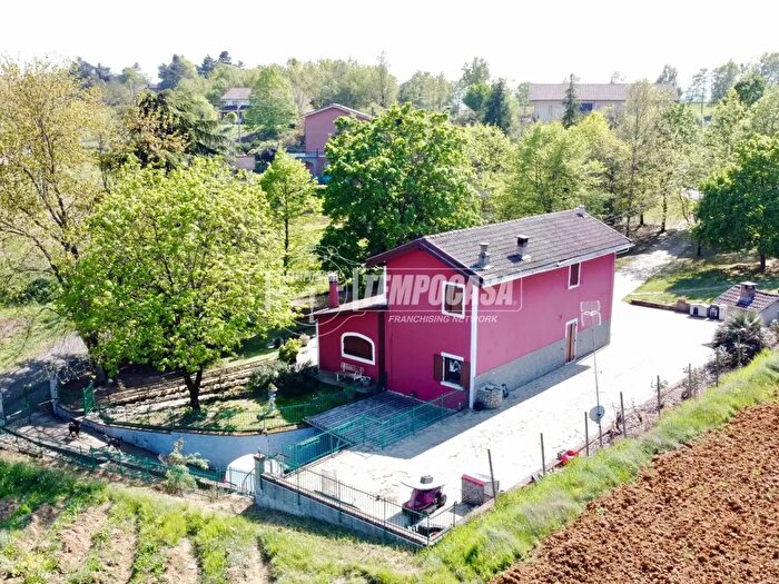 Casa con 9 locali in vendita in Strada Mobbio, Rocca Grimalda