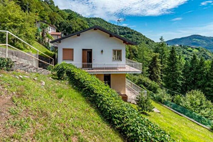 Casa con 6 locali in vendita in Via Milano, Berbenno