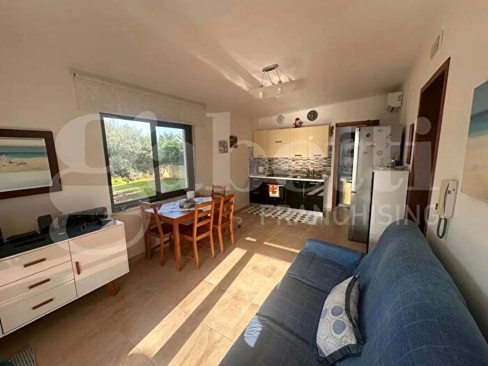 Casa trilocale in vendita in Via Alicudi, Siracusa
