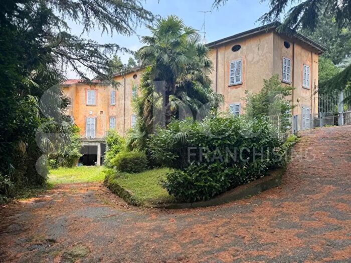Casa in vendita in Ello