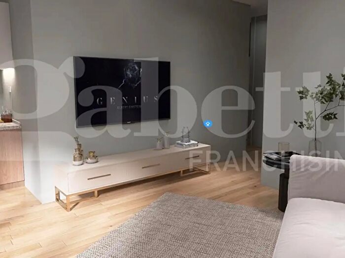 Appartamento trilocale in vendita in Via Rapisardi, Roma