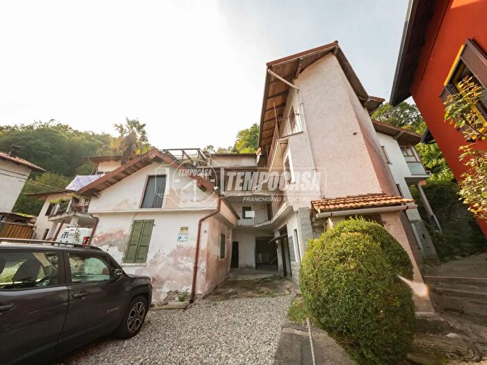 Casa con 5 locali in vendita in Via Martiri, Gravellona Toce