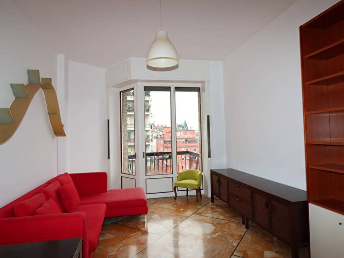 Appartamento trilocale in affitto in Via dei Pellegrini, Quadronno Crocetta, Milano