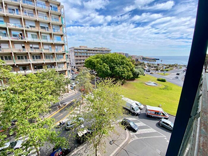 Appartamento trilocale in affitto in Piazza Europa, Corso Italia Europa, Catania