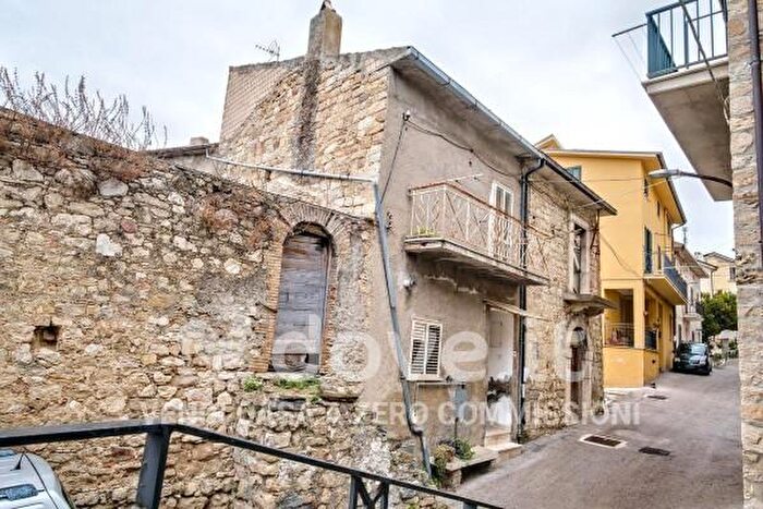 Casa trilocale in vendita in Via Mulino, Casalanguida