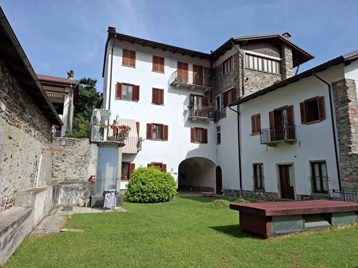 Appartamento trilocale in affitto in Via Gian Giacomo Massarotti, Centro, Varallo