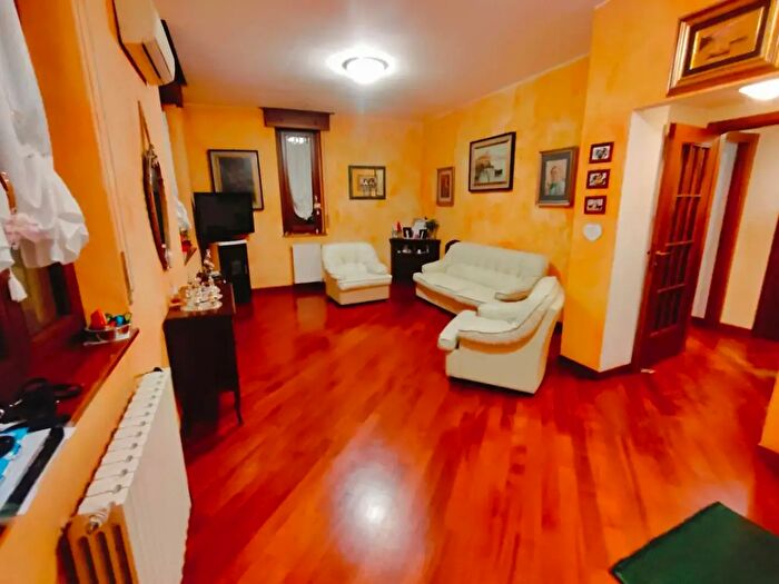 Appartamento trilocale in vendita in Via Milano, Garbagnate Milanese