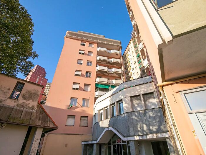 Appartamento con 6 locali in vendita in Via Davide Menini, Genova